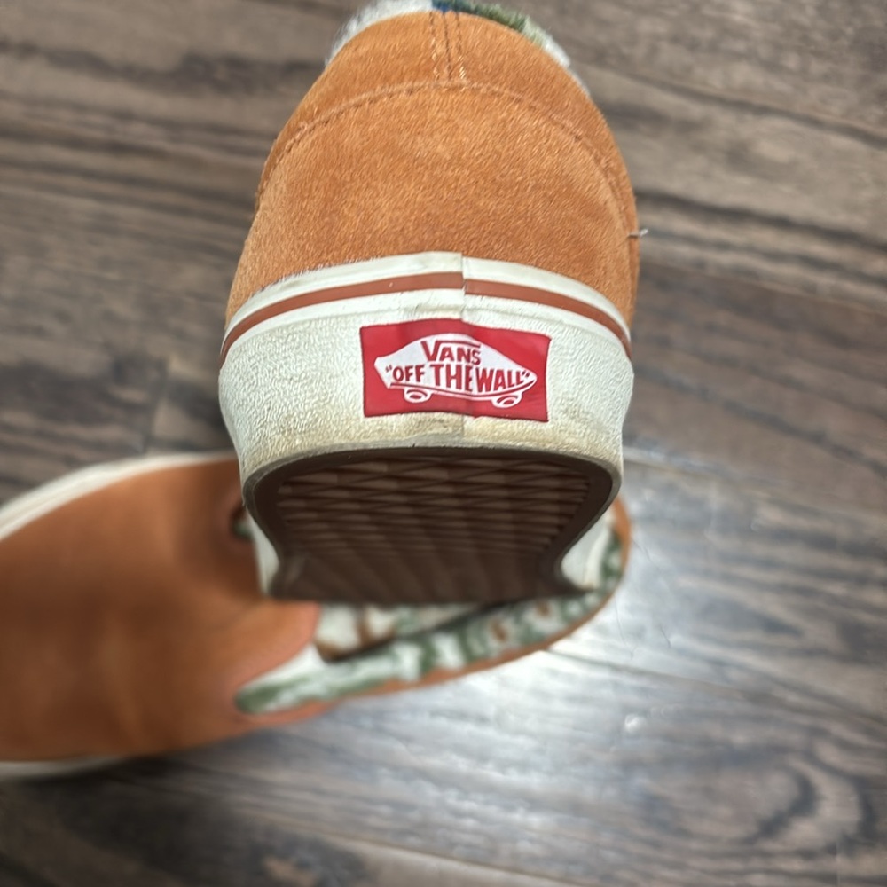 Women’s Vans Off the Wall Slip-Ons. Size 9 - Picture 2 of 4